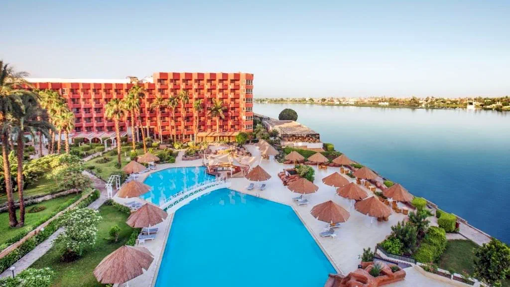 الفندق بيراميزا إيزيس الأقصر - الأقصر